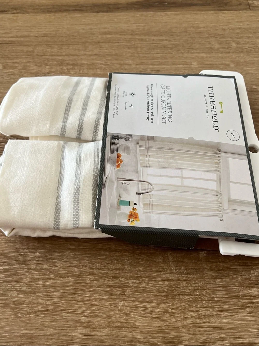 NWT Threshold Light Filtering Cafe Curtain Set